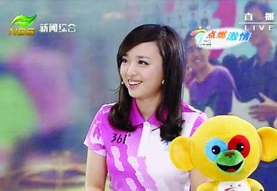 羅襲在南京亞青會采火儀式直播現(xiàn)場。 圖片由本人提供